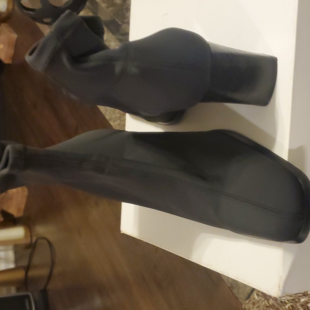 Boots - Picture 4 of 9